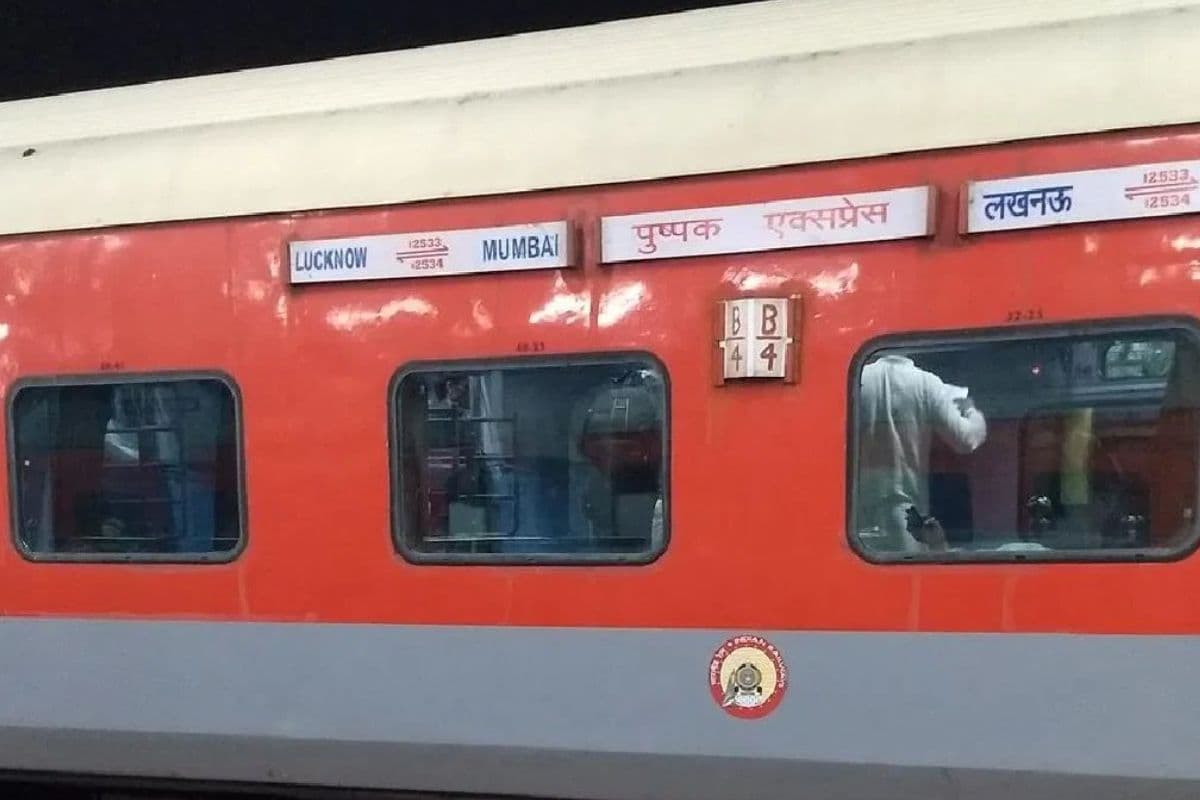 Pushpak Express Accident: рдкреБрд╖реНрдкрдХ рдПрдХреНрд╕рдкреНрд░реЗрд╕ рдореЗрдВ рдЖрдЧ рдХреА рдЕрдлрд╡рд╛рд╣ рд╕реЗ рдХреВрджреЗ рдпрд╛рддреНрд░реА, рдЯреНрд░реЗрди рд╕реЗ рдХрдЯрдХрд░ 11 рд▓реЛрдЧреЛрдВ рдХреА рдореМрдд