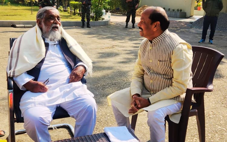 रघुवर दास ने शिबू सोरेन और उनकी पत्नी से लिया आशीर्वाद, ऐसे मिले झारखंड के 2 पूर्व मुख्यमंत्री