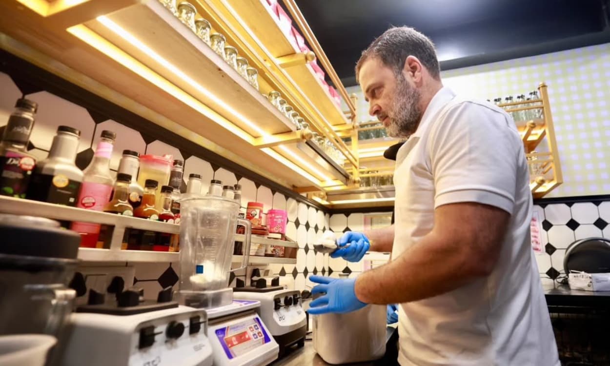 दिल्ली चुनाव से पहले सड़क पर कॉफी बनाते दिखे राहुल गांधी, Video हुआ वायरल