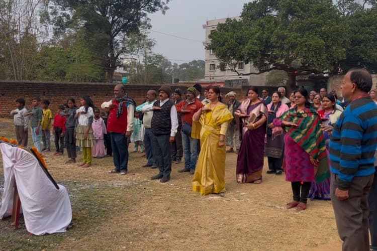 मकर संक्रांति पर राष्ट्रीय स्वयंसेवक संघ की सामूहिक प्रार्थना, भगवा ध्वज को किया वंदन