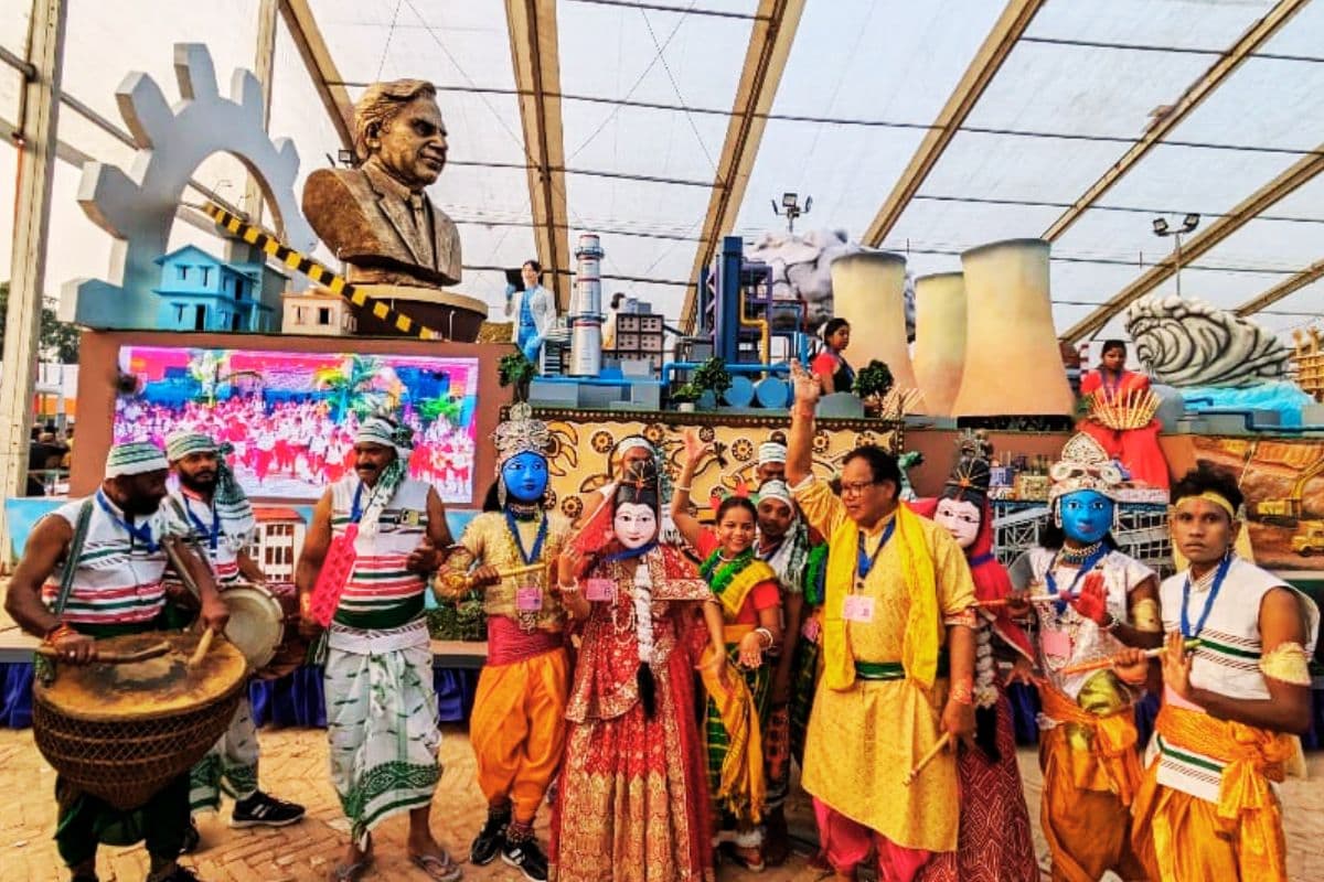 गणतंत्र दिवस परेड : कर्तव्य पथ पर रतन टाटा को श्रद्धांजलि और झारखंड की नारी शक्ति का प्रदर्शन