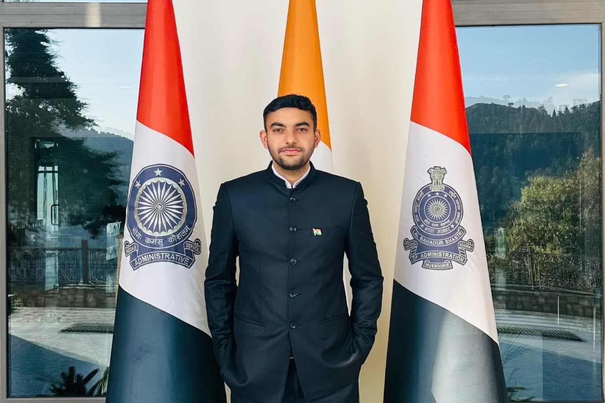 Success Story: UPSC рдХреЗ рд▓рд┐рдП рдЫреЛрдбрд╝рд╛ 30 рд▓рд╛рдЦ рдХрд╛ рдкреИрдХреЗрдЬ, рд╕рдлрд▓рддрд╛ рдХреА рдХрд╣рд╛рдиреА рдЬрд╛рдирдХрд░ рдЪреМрдВрдХ рдЬрд╛рдпреЗрдВрдЧреЗ рдЖрдк