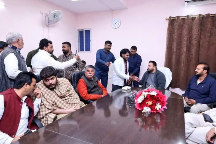 यूं ही नहीं शहाबुद्दीन के घर पहुंचे तेजस्वी, लोकसभा वाला जोखिम विधानसभा में नहीं उठाना चाहते लालू के लाल