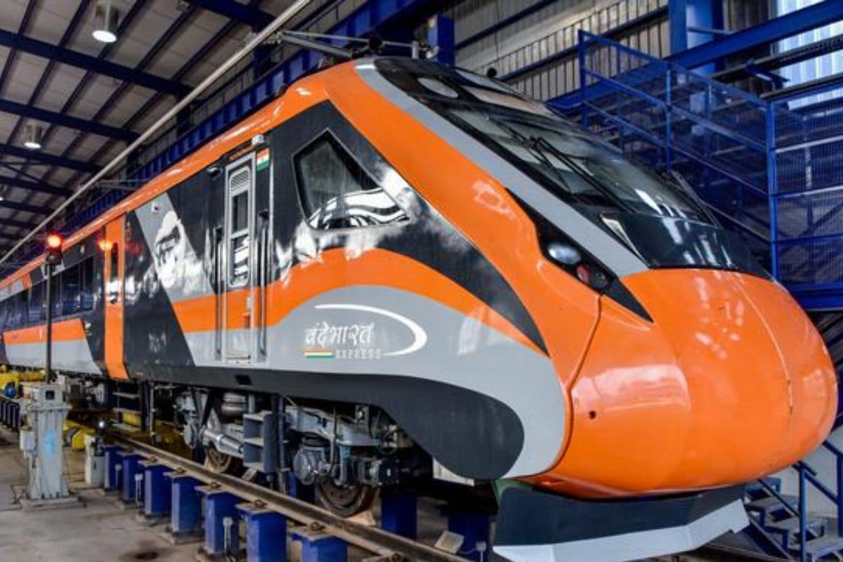 Video: कटरा-श्रीनगर वंदे भारत ट्रेन है खास, माइनस डिग्री तापमान में भी नहीं थमेगी रफ्तार