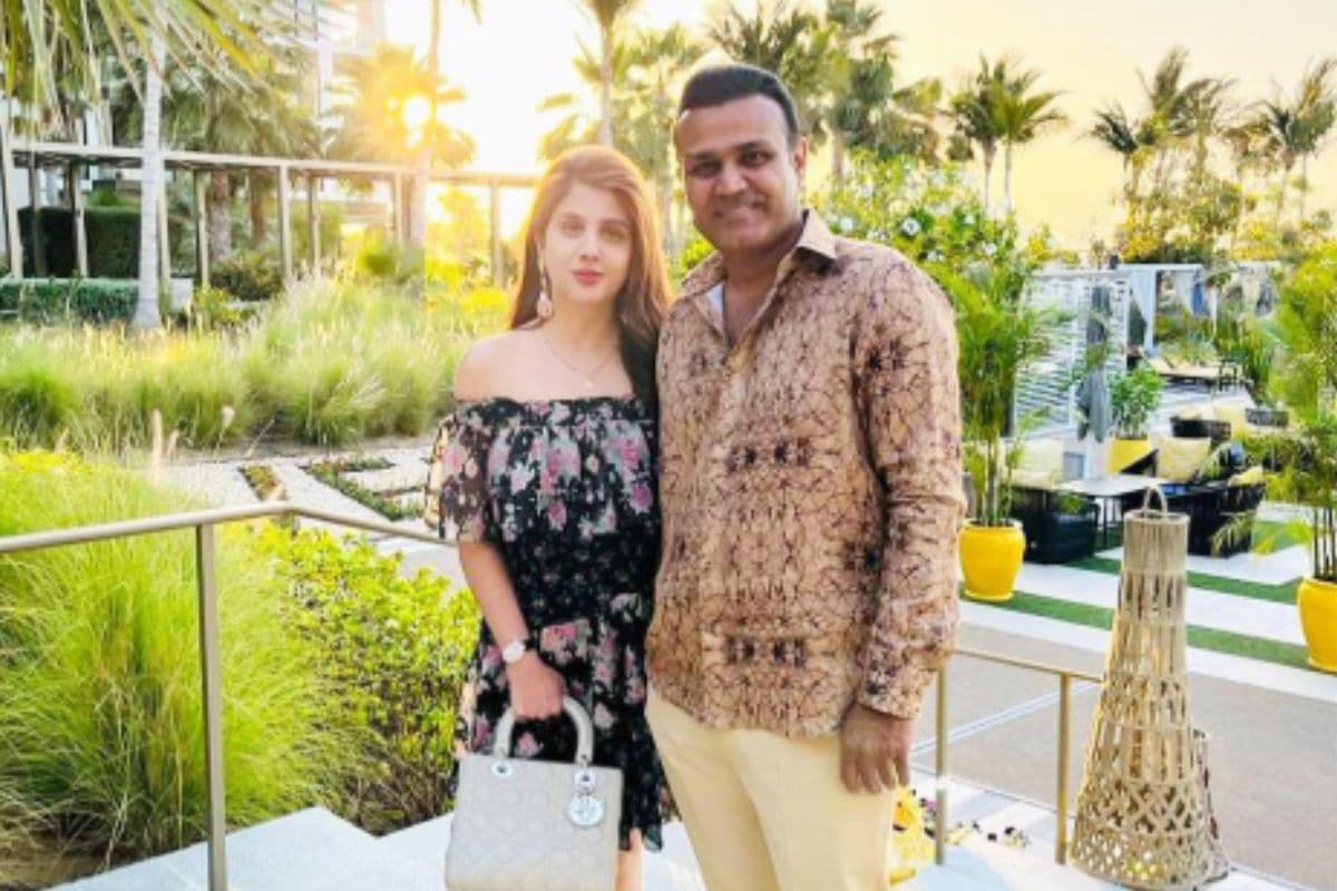 Virender Sehwag Divorce Rumours: वीरेंद्र सहवाग ने पत्नी आरती को इंस्टाग्राम पर किया अनफॉलो, तलाक की अफवाह तेज