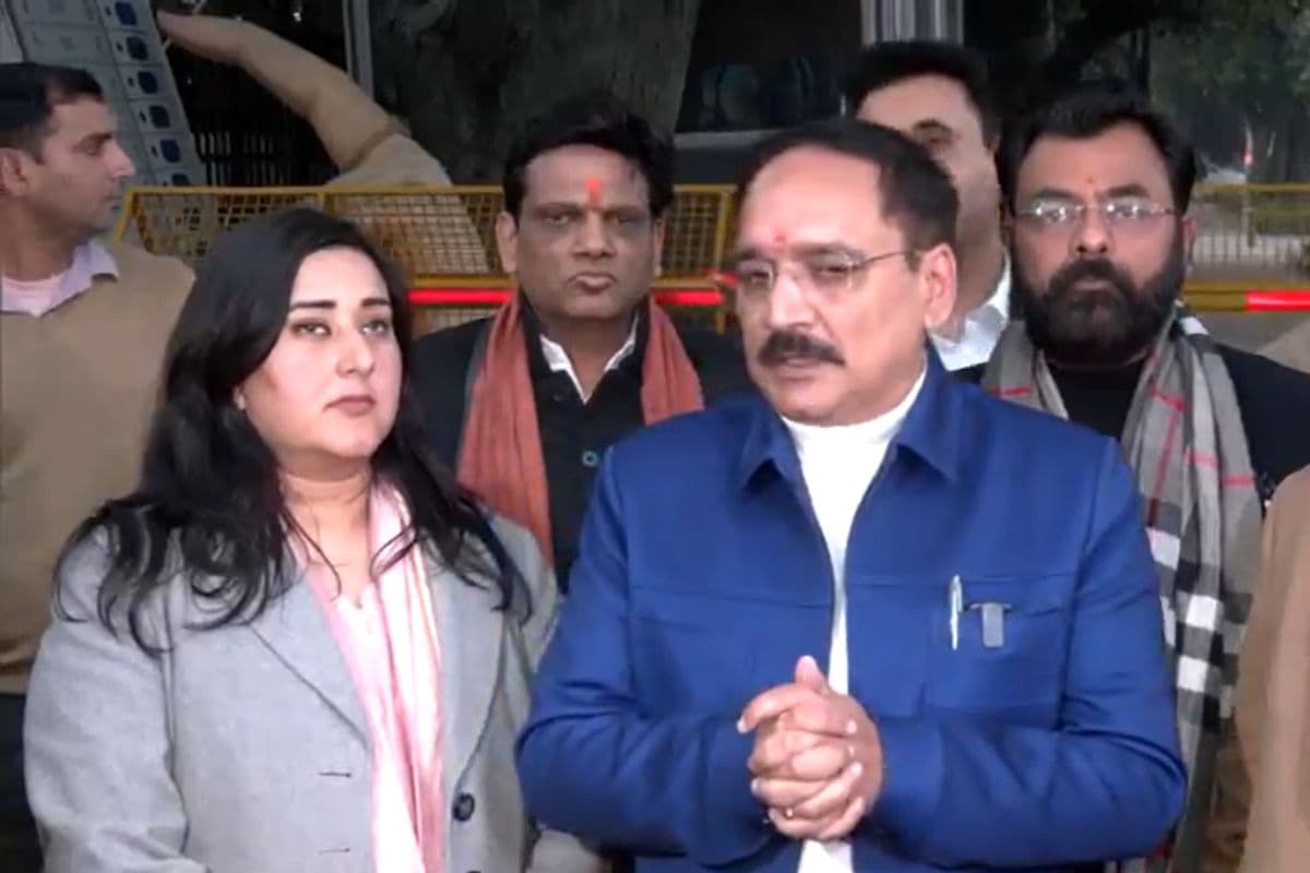 Delhi Election 2025: दिल्ली में फर्जी वोट पर बवाल, बीजेपी ने AAP पर जनादेश चुराने का लगाया आरोप, EC से शिकायत