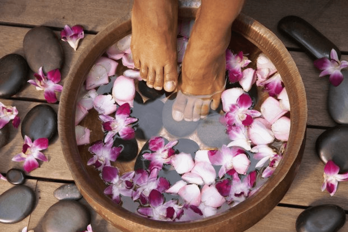 Foot Washing Benefits: क्या आप भी रात को बिना पैर धुले सो जाते हैं? Foot Washing Benefits: क्या आप भी रात को बिना पैर धुले सो जाते हैं?