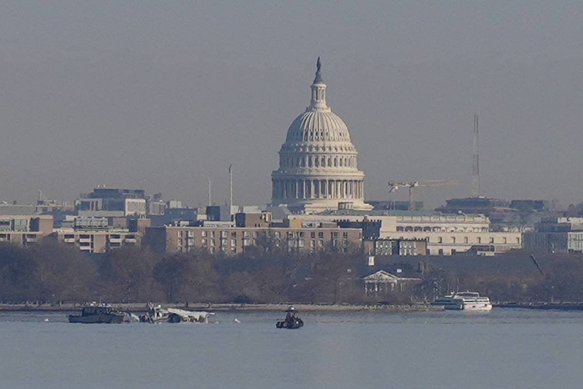 Washington DC Plane Crashes : विमान और हेलीकॉप्टर की टक्कर में कोई जिंदा नहीं बचा
