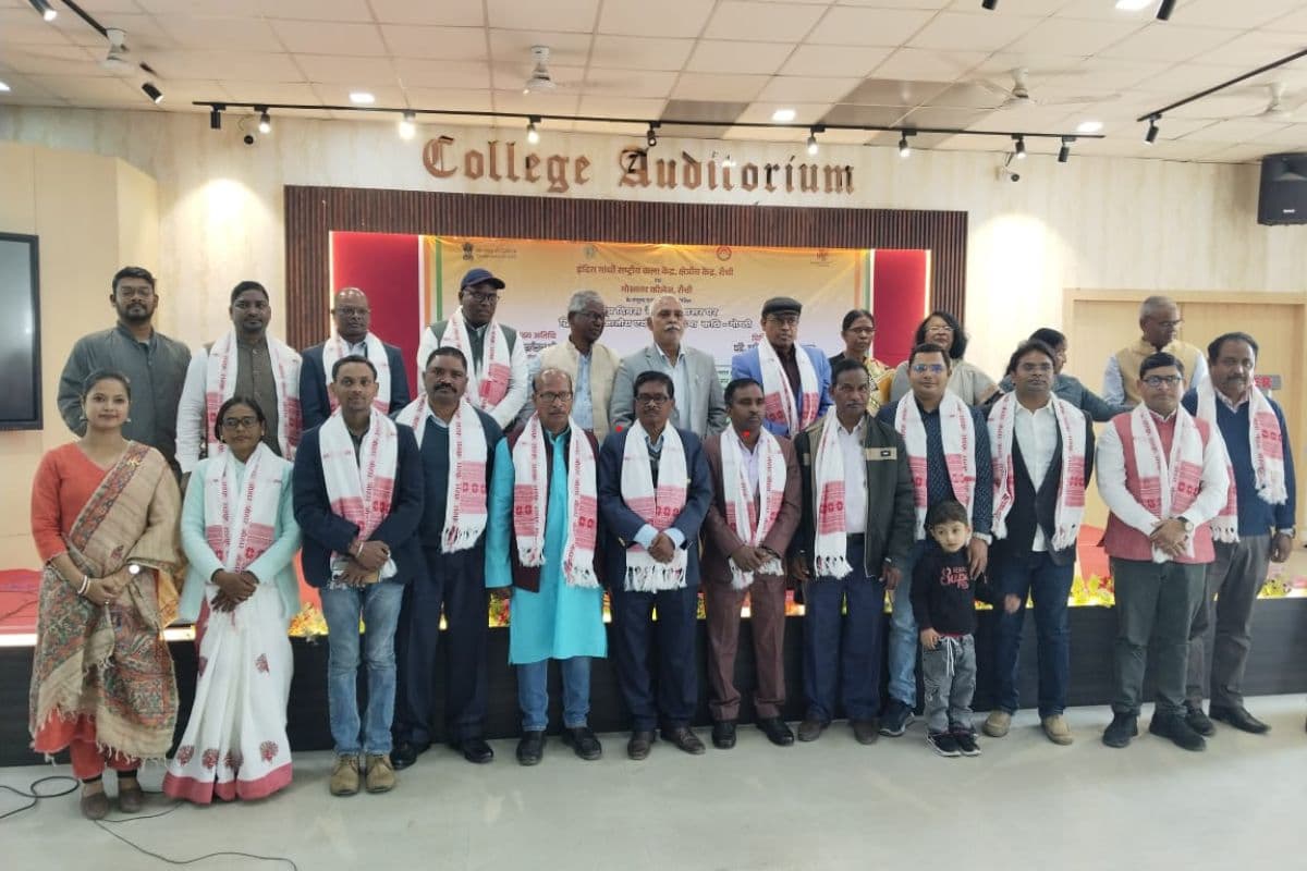 आदिवासियों के ज्ञान और जीवनशैली को दुनिया के लोग गर्व से अपना रहे, कवि गोष्ठी में बोले महादेव टोप्पो
