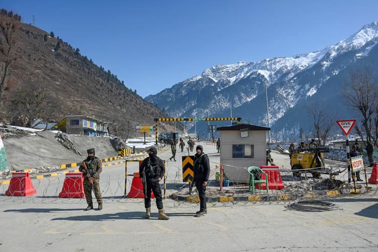Z-Morh Tunnel Jammu Kashmir: पीएम मोदी आज करेंगे जेड-मोड़ सुरंग का उद्घाटन, लद्दाख जाना होगा आसान