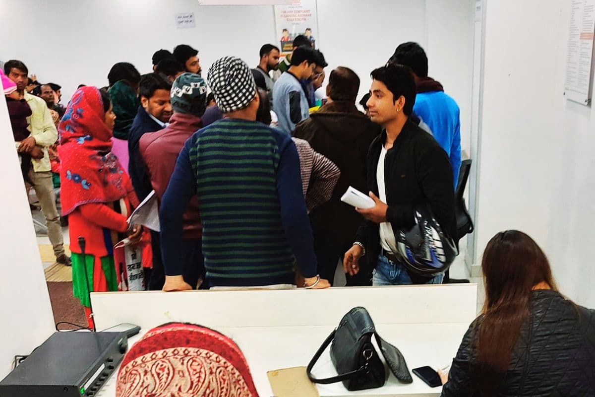 रांची में आधार केंद्रों पर उमड़ रही भीड़, NEET और CUET स्टूडेंट्स को UIDAI ने दी ये सुविधा