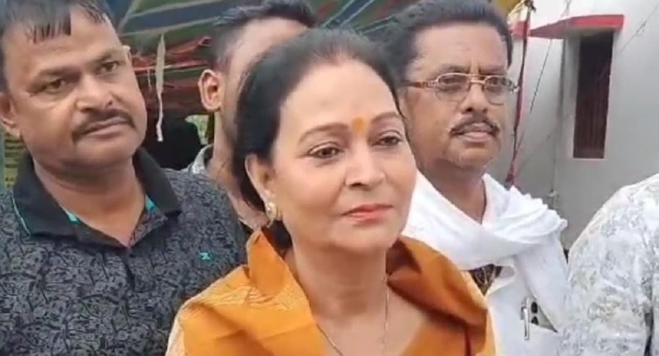 मुन्ना शुक्ला की पत्नी अन्नू शुक्ला ठोकी ताल, लालगंज से लड़ेंगी चुनाव