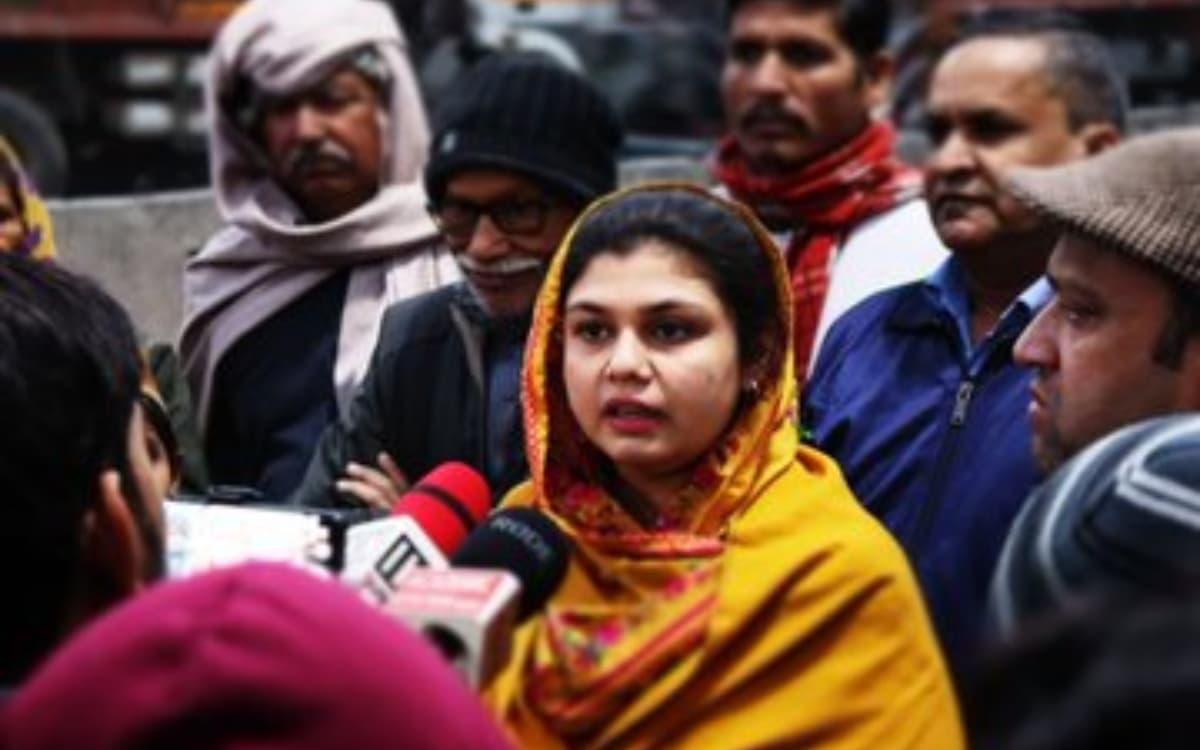 29 साल की अरीबा खान को कांग्रेस ने ओखला से क्यों दिया टिकट, क्या है इस सीट का समीकरण