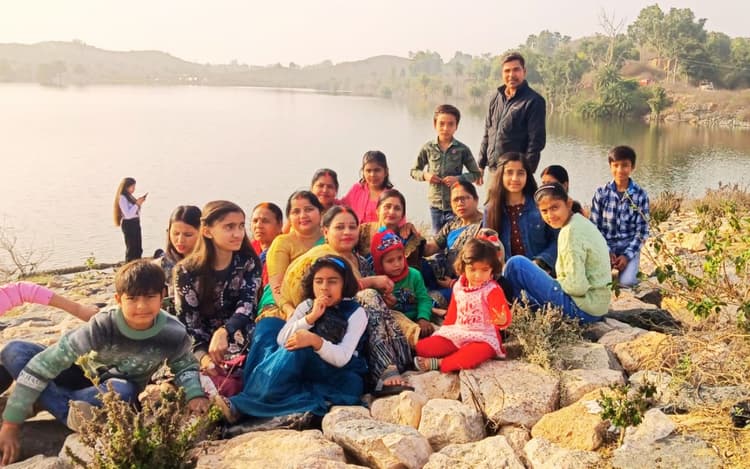 न्यू ईयर के जश्न में डूबा पलामू, पर्यटन स्थल हुए गुलजार, देखें PHOTOS