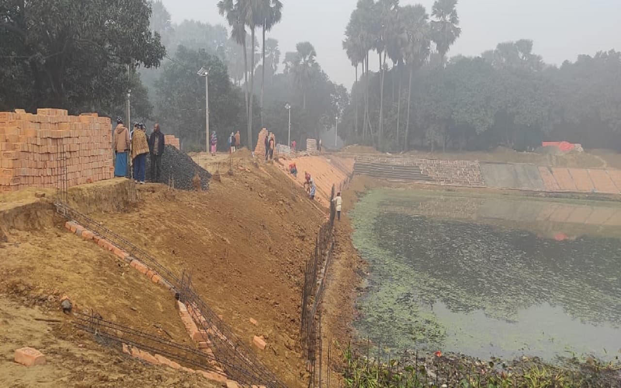 Photos: भागलपुर के बदहाल बहादुरपुर को स्मार्ट गांव बनाने का काम जोरों पर, आने वाले हैं सीएम नीतीश कुमार