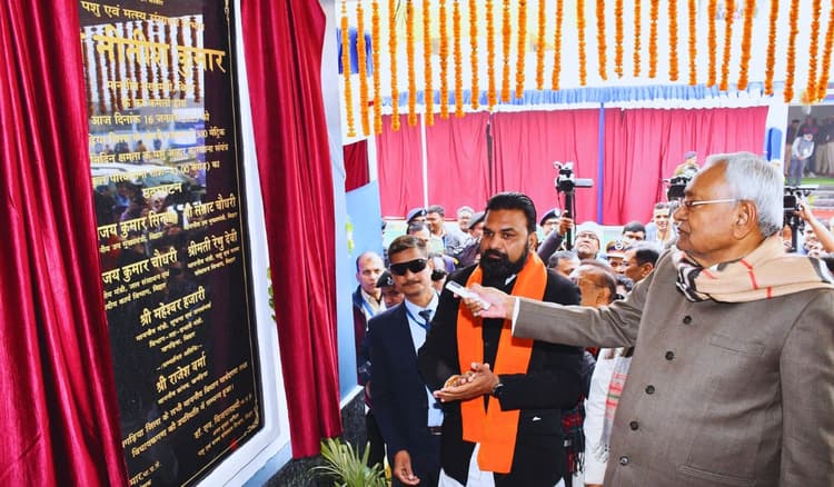 प्रगति यात्रा पर खगड़िया पहुंचे सीएम नीतीश, 430 करोड़ की योजनाओं की दी सौगात