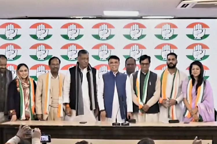 चुनाव से पहले बिहार की राजनीति में बड़ा उलटफेर, जदयू के दो बड़े नेता कांग्रेस में शामिल
