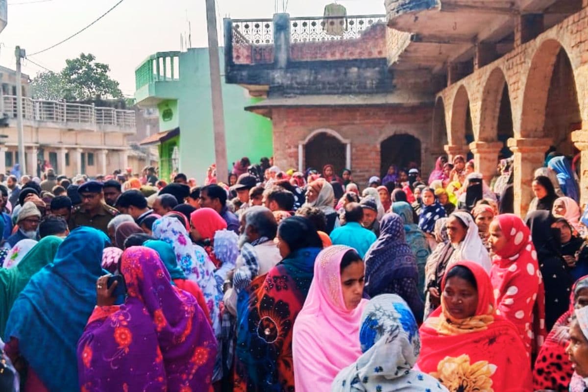 लापता बच्ची का शव मिलने से गिरिडीह के घाघरा में सनसनी, गांवा-पटना रोड जाम, देखें Video