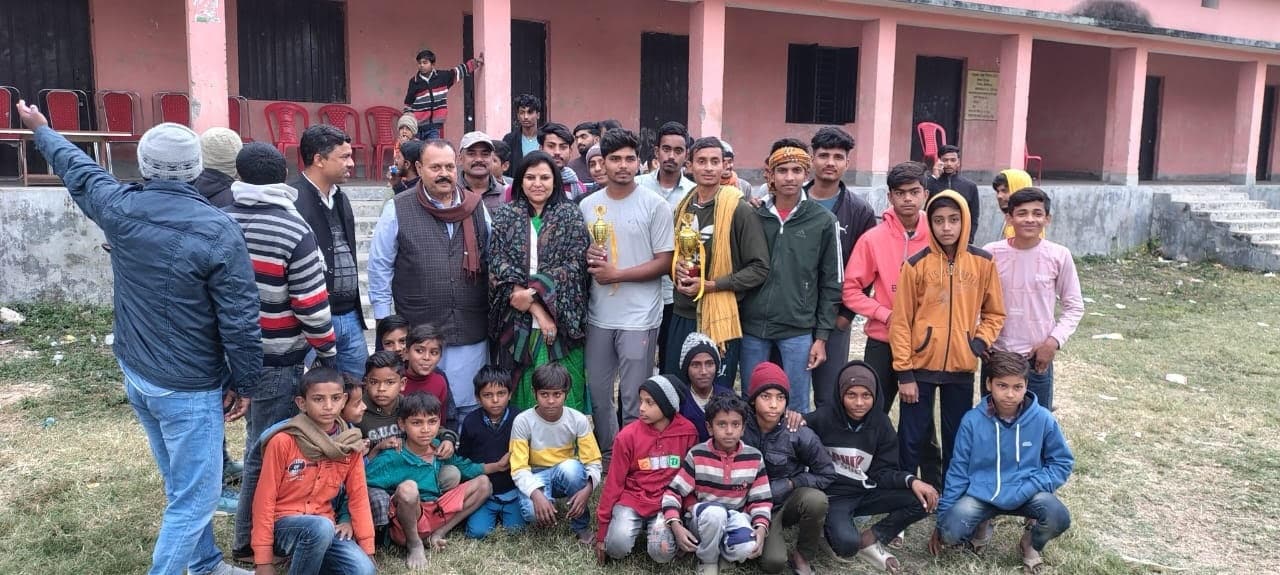 क्रिकेट टूर्नामेंट का फाइनल मुकाबला जीतकर सिवैसिंहपुर बना विजेता