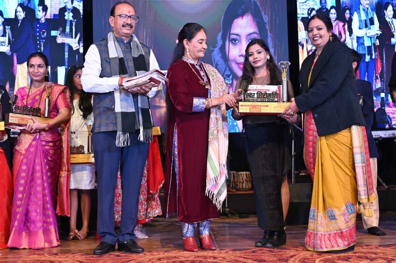 Giridih News :जयपुर : संगीत प्रतियोगिता में सोनी ने जीता पुरस्कार