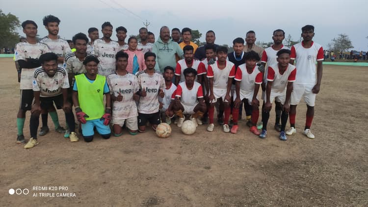 Chaibasa News : बरकुंडिया को हरा सोनापोसी बना चैंपियन