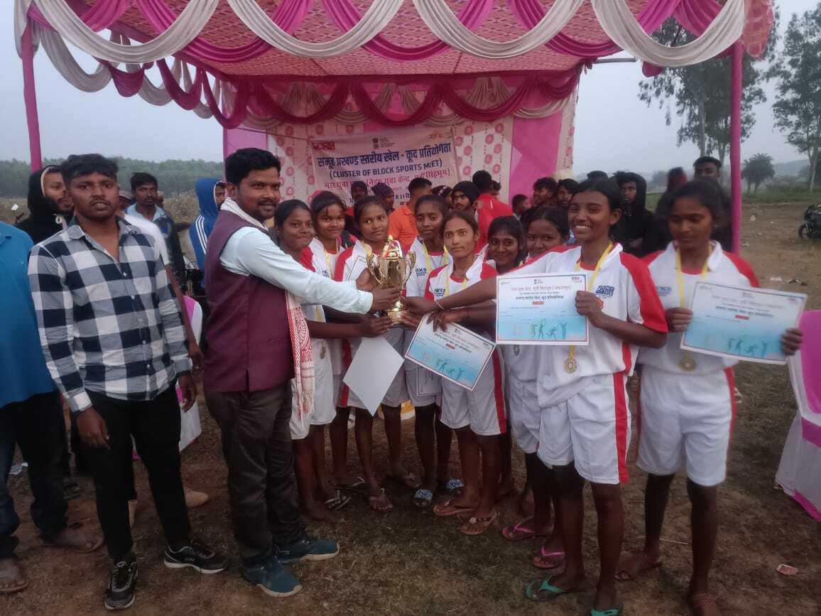 East Singbhum News : बालिका दौड़ में सुनीता और बालक में जितेन बना विजेता