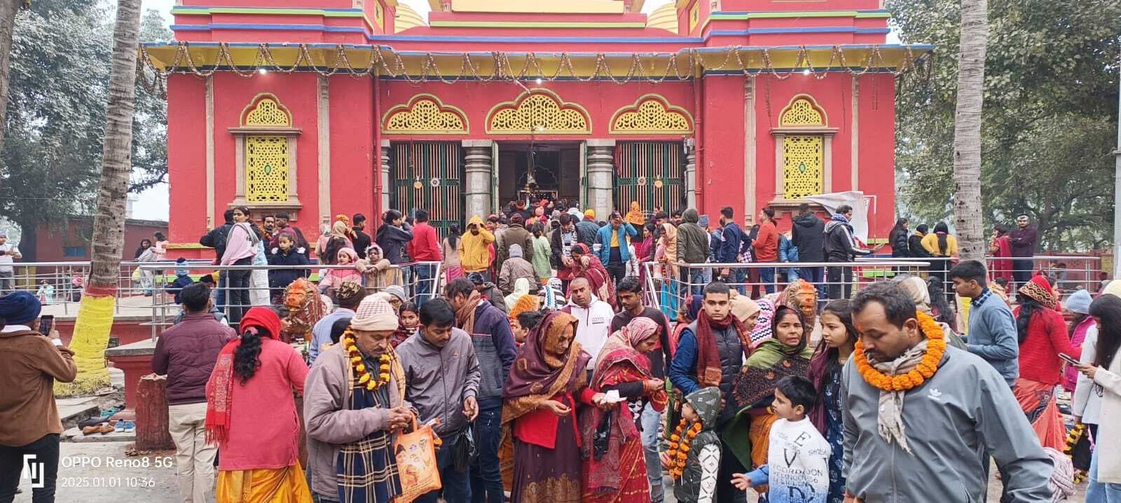 भक्ति और श्रद्धा के साथ मना हैप्पी न्यू ईयर, मंदिर और गिरिजाघर रहे गुलजार