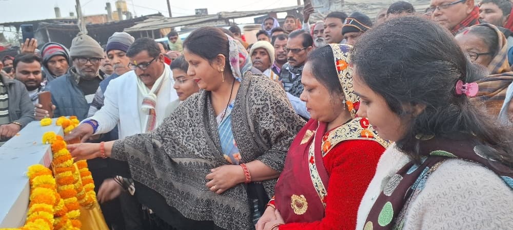 मुख्य पार्षद ने शहीद स्मारक स्थल का फीता काट कर किया उद्घाटन