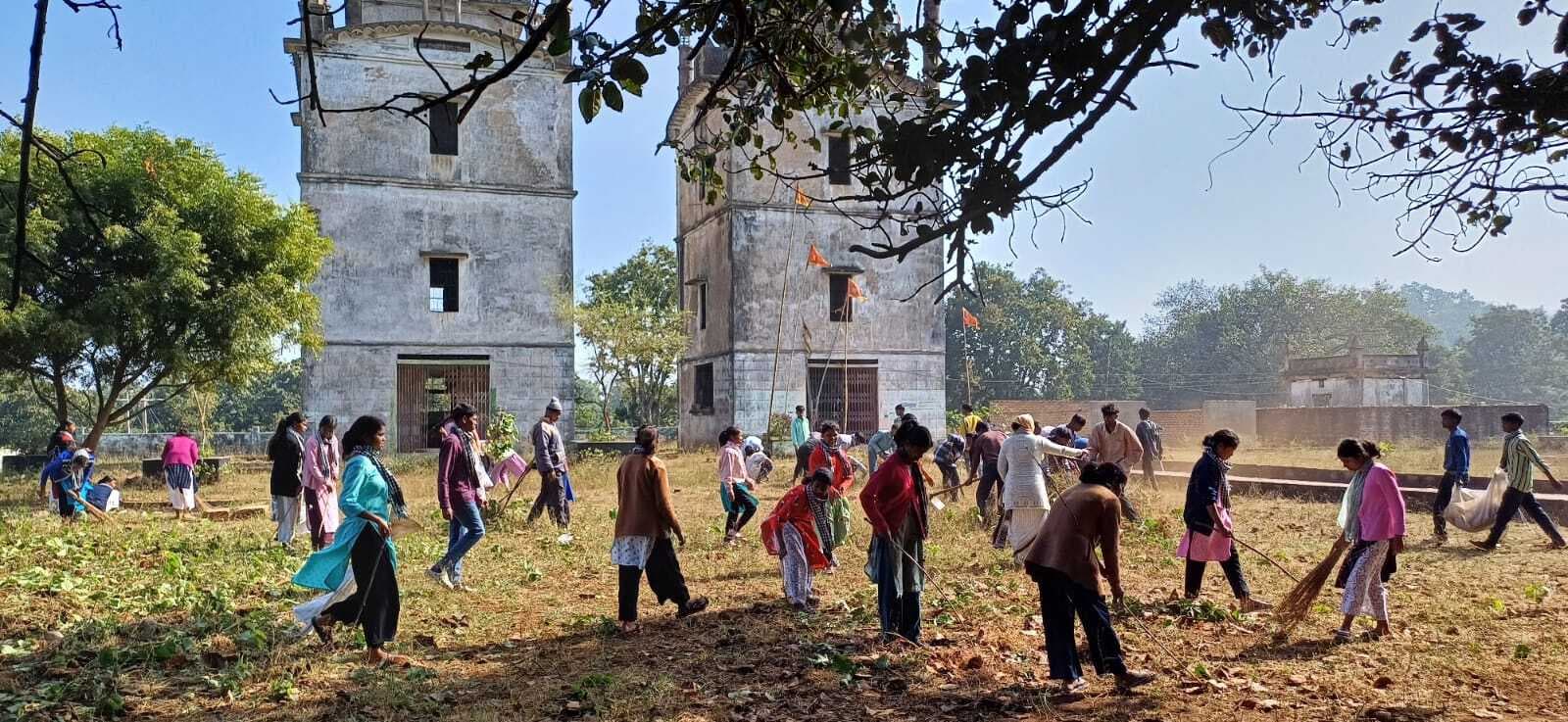 माहेर संस्था के बच्चों ने सर्वधर्म स्थल पर की साफ-सफाई