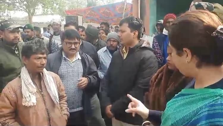 हर दिन कार्यालय खुलने के बाद लोगों की समस्याओं को सुन निदान करें अधिकारी