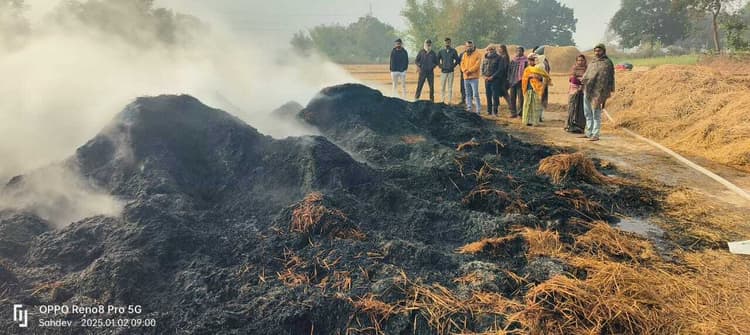 Giridih News: खलिहान में लगी आग, धान व पुआल जलकर राख