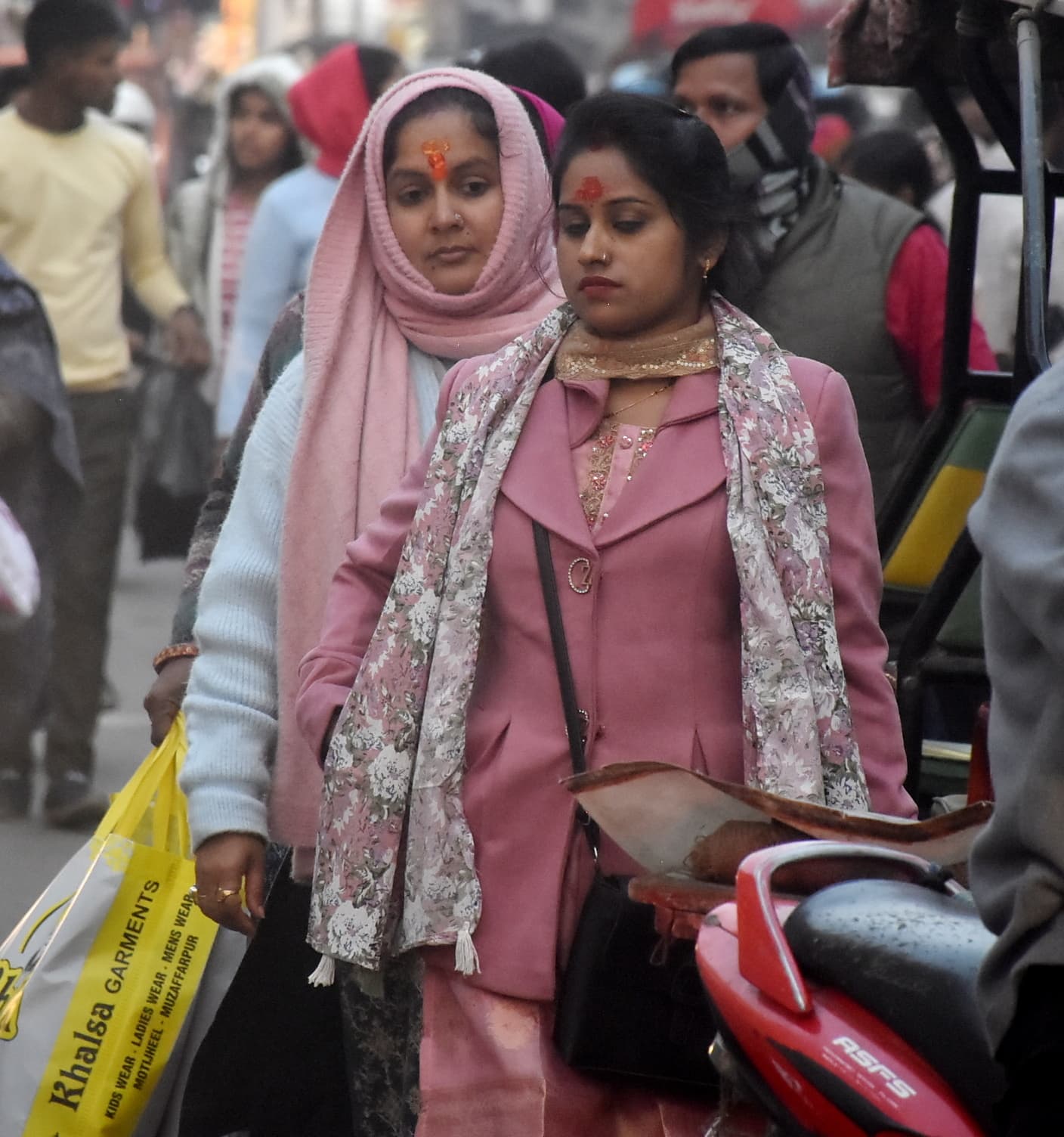 धूप बेअसर, कंपा रही है ठंड