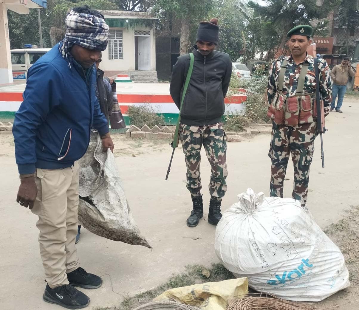 दो क्विंटल चोरी के तार के साथ दो गिरफ्तार, दो फरार