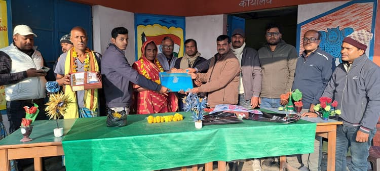 सेवानिवृति उपरांत दो रसोईया को सम्मान पूर्वक दी गयी विदाई