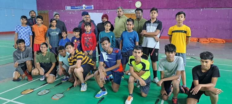 बैडमिंटन प्रतियोगिता के लिए दुमका की टीम रवाना