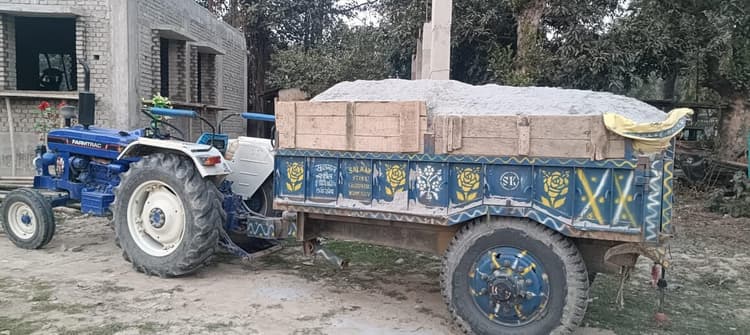 अवैध खनन कर बालू ले जा रहा ट्रैक्टर जब्त