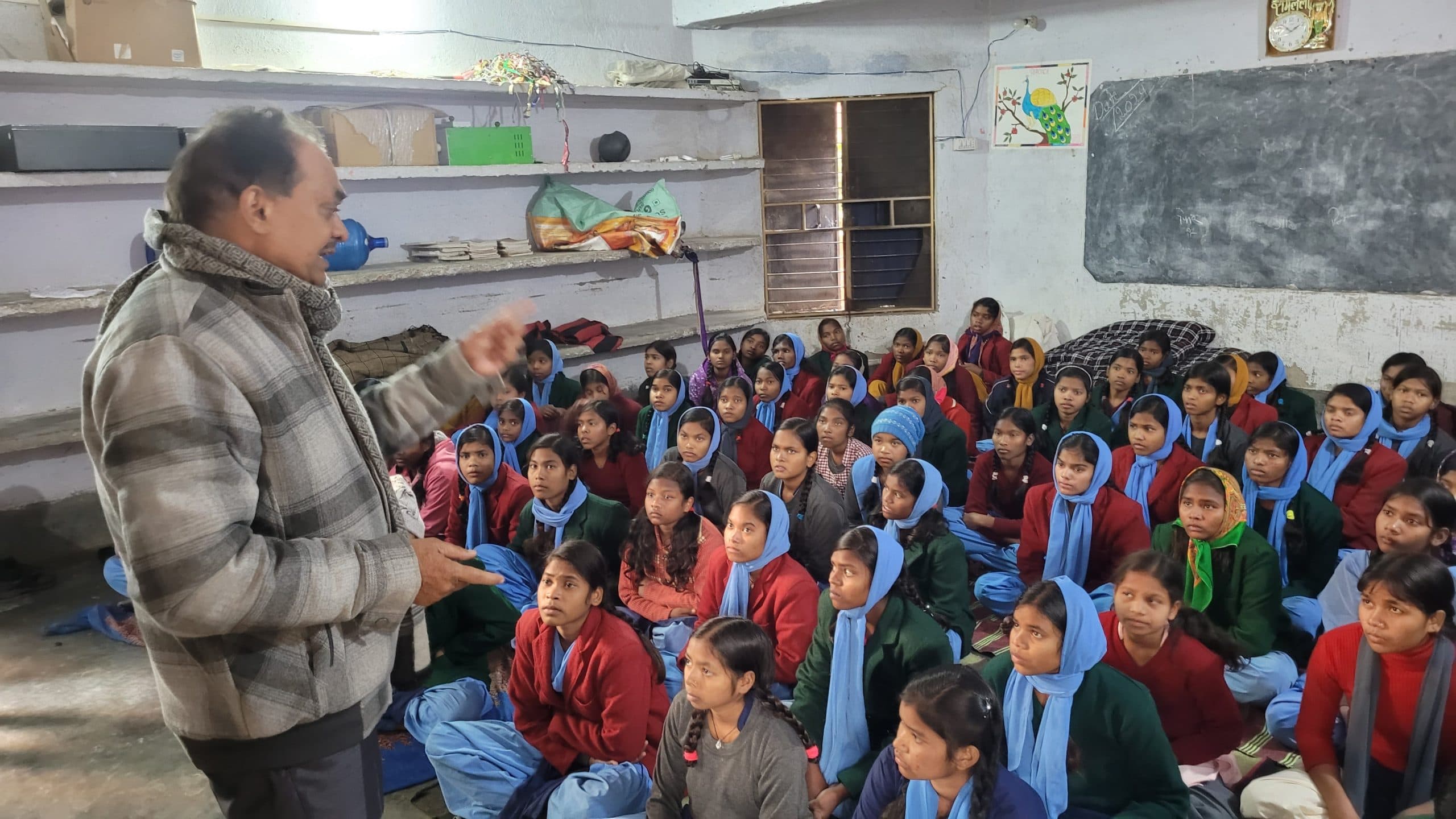 आयरन व फोलिक एसिड की कमी से होने वाली समस्याओं से अवगत हुईं छात्राएं