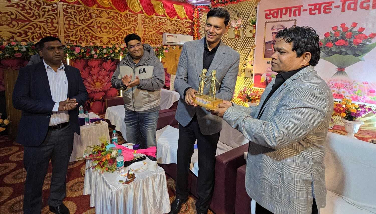 पुलिस परिवार ने निवर्तमान डीआइजी को दी विदाई