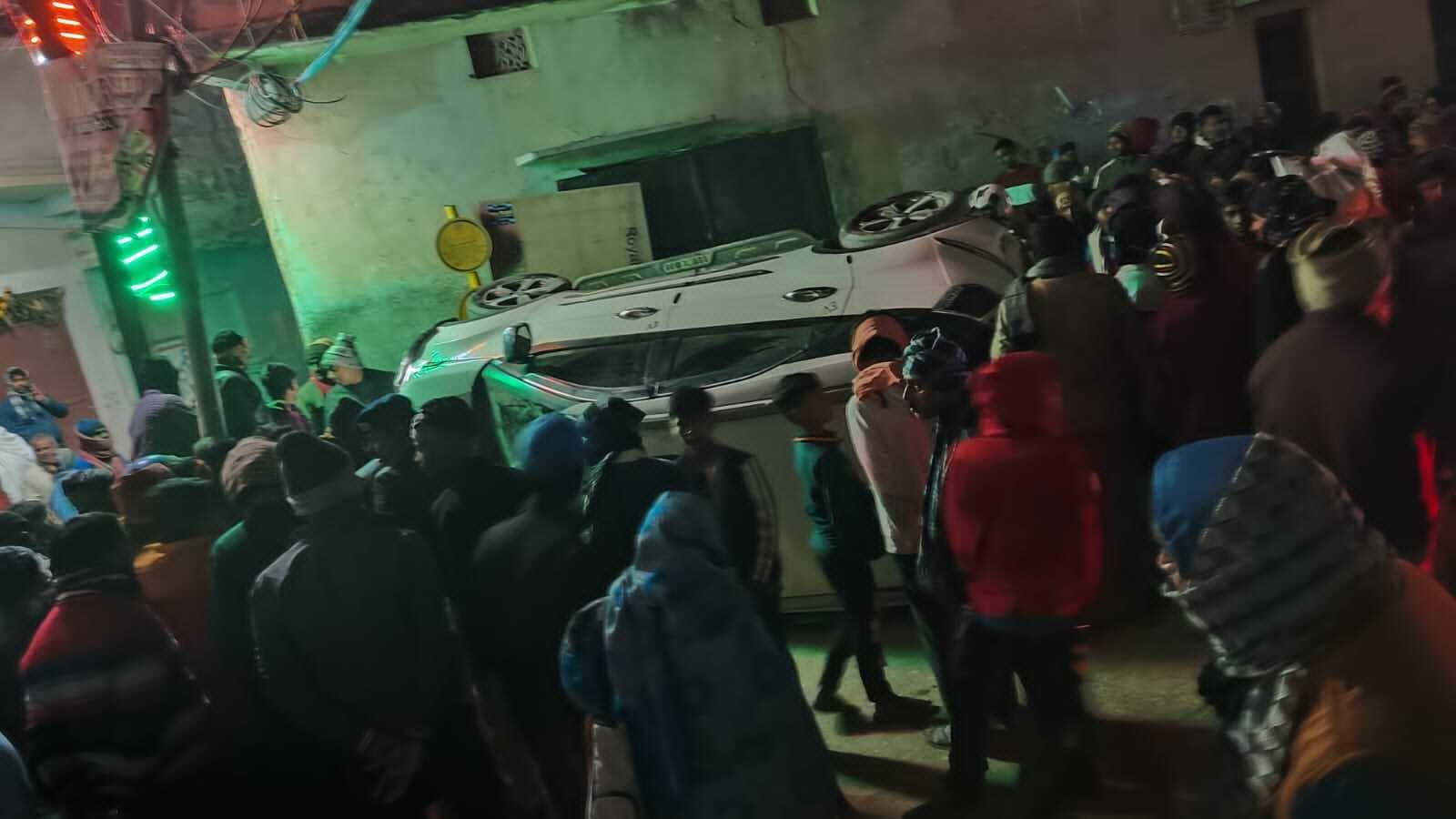 अनियंत्रित कार की चपेट में आया वृद्ध, गंभीर