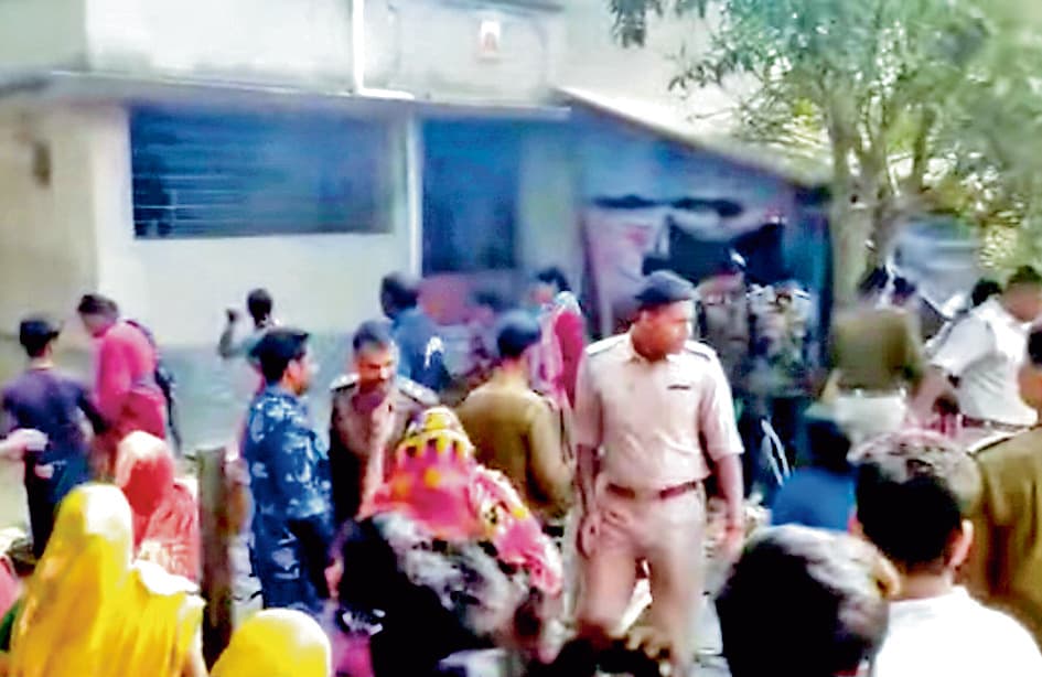 रायना : घरेलू कलह के बाद फंदे से लटका मिला युवक, उत्तेजना