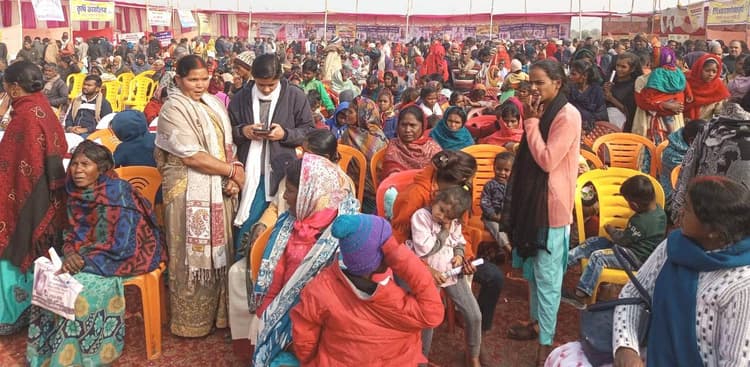 Aurangabad News: समस्या व अधिकार के प्रति हों जागरूक : डीएम
