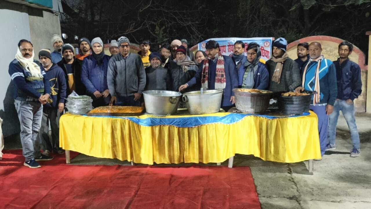 Bhagalpur news जरूरतमंदों में निःशुल्क भोजन वितरित