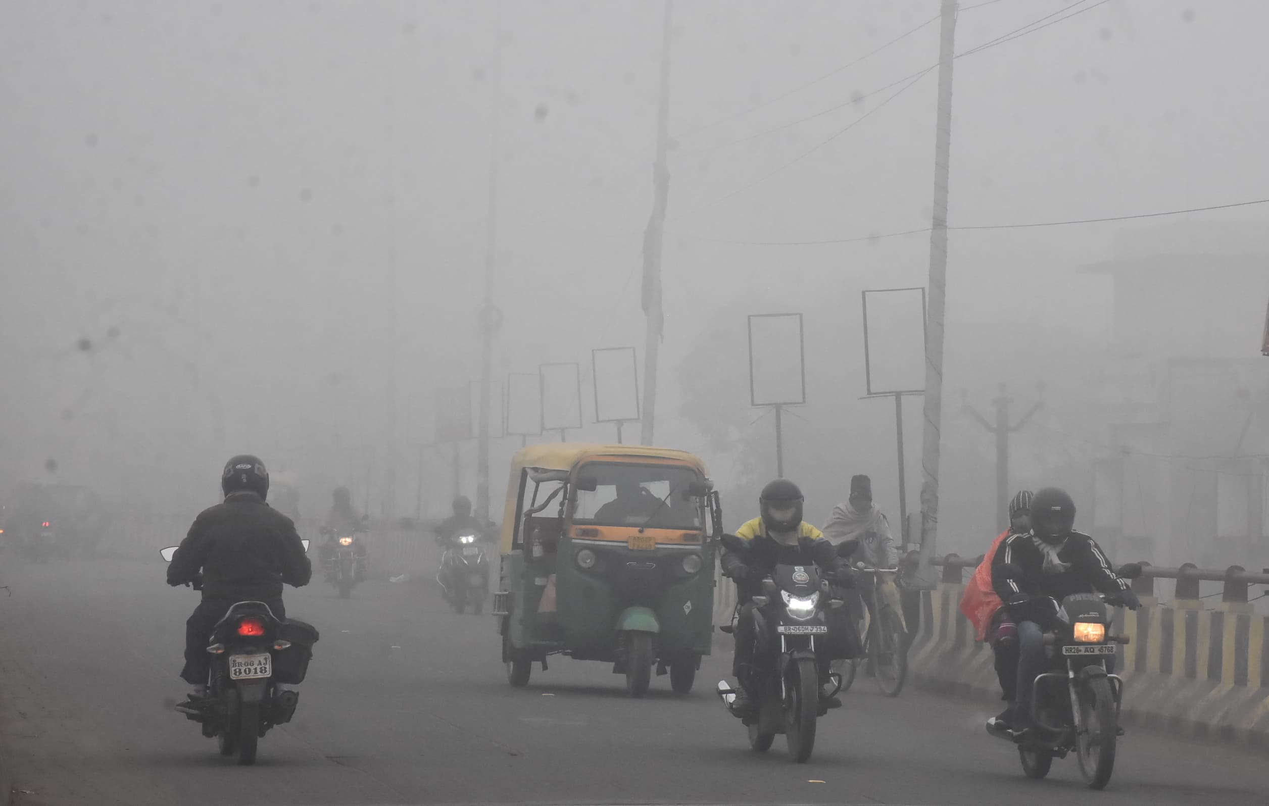 कड़ाके की ठंड से जनजीवन बेहाल, सर्दी ने बढ़ायी ठिठुरन