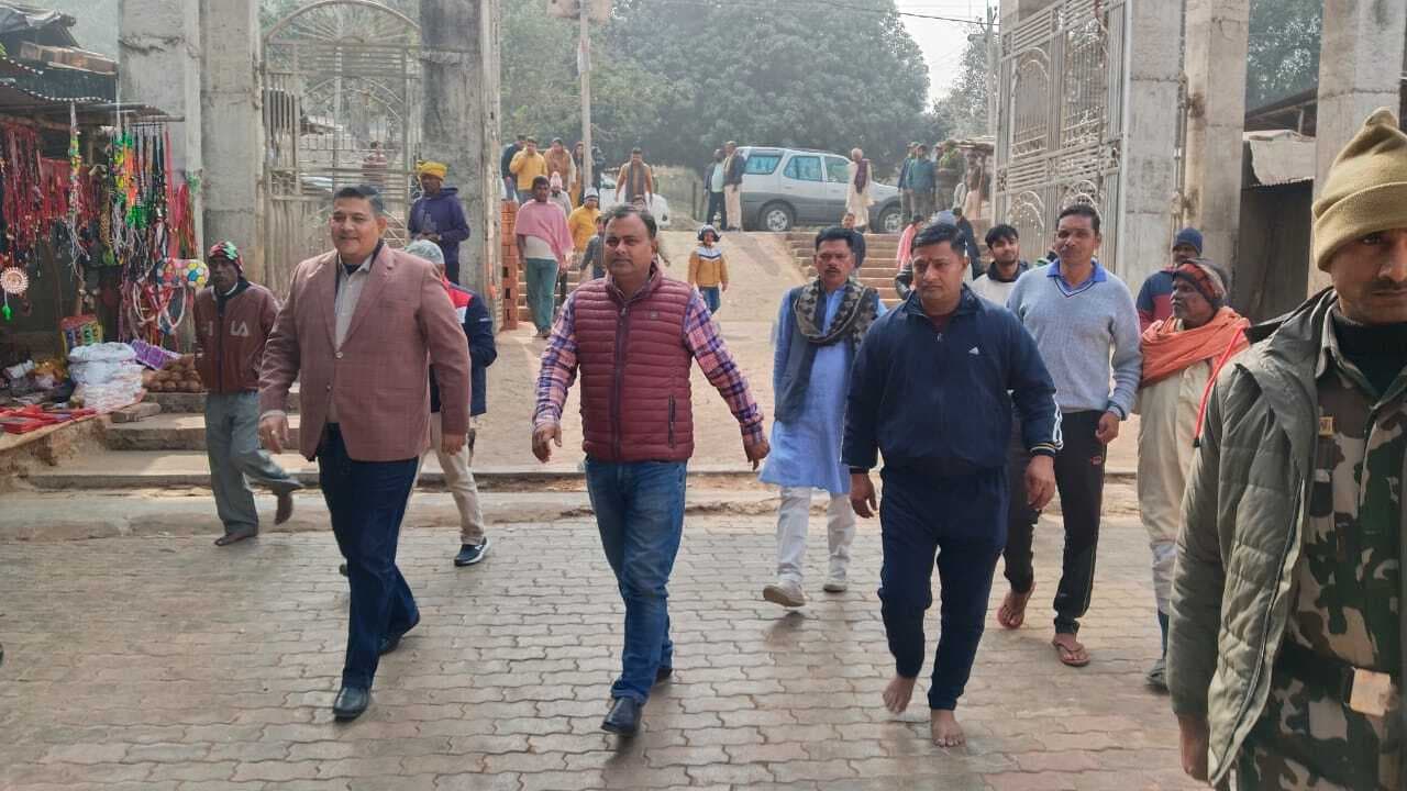 Lakhisarai news : डीएम ने शृंगी ऋषि धाम व जलप्पा स्थान का लिया जायजा