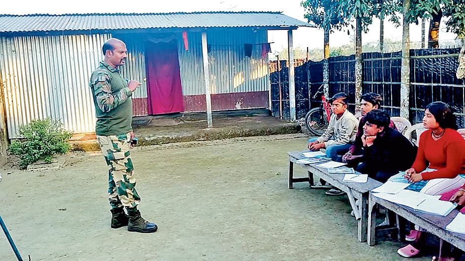 ड्रग्स के खिलाफ बच्चों व युवाओं को जागरूक कर रहा बीएसएफ