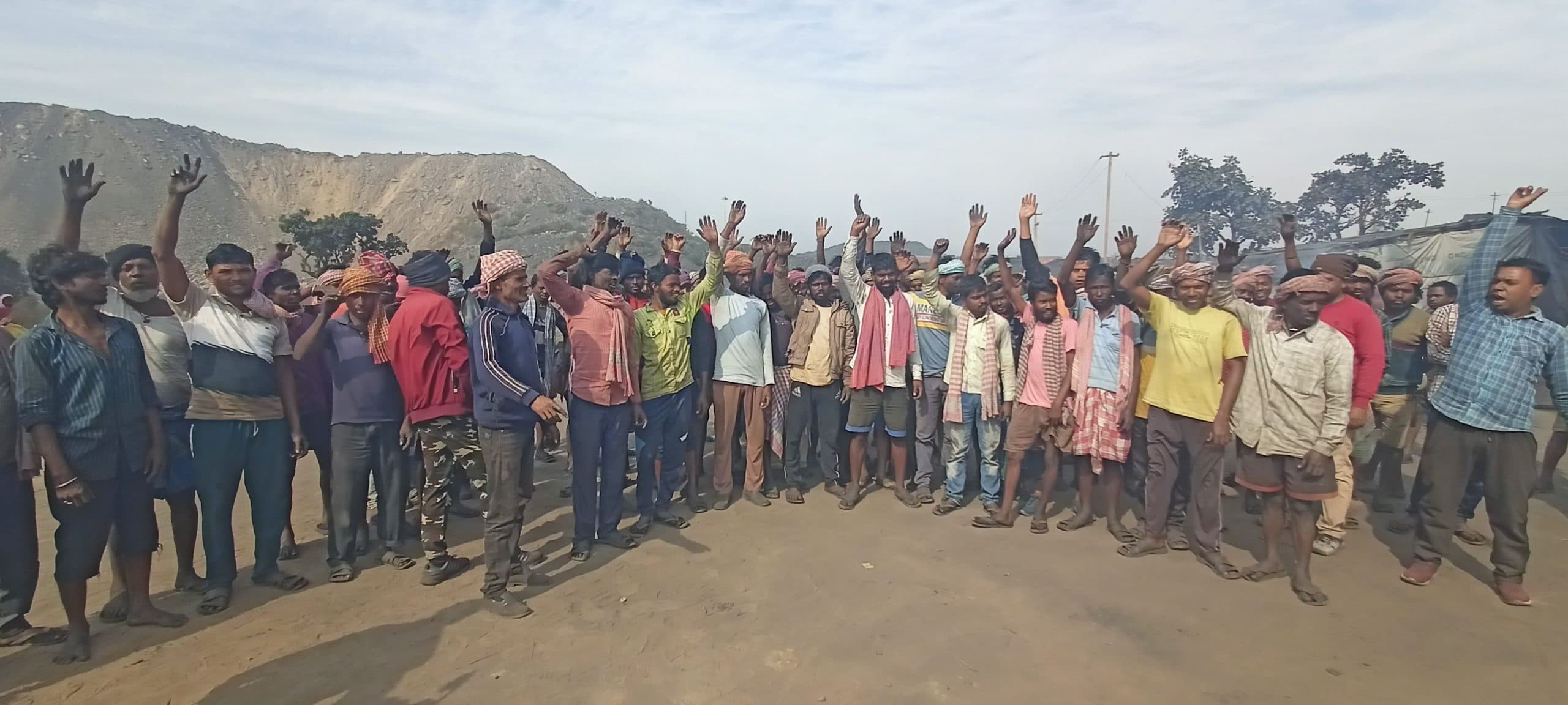 कैजुअल मजदूरों ने रोजगार की मांग को लेकर किया प्रदर्शन