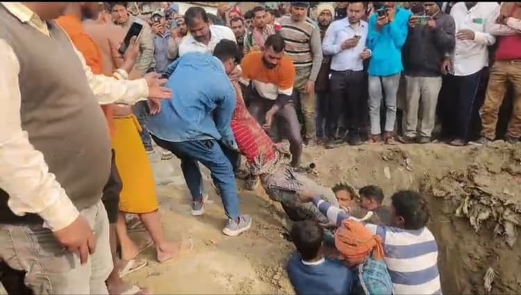 निगम के निर्माणाधीन सीवरेज में मिट्टी का धंसना गिरने से एक मजदूर की मौत