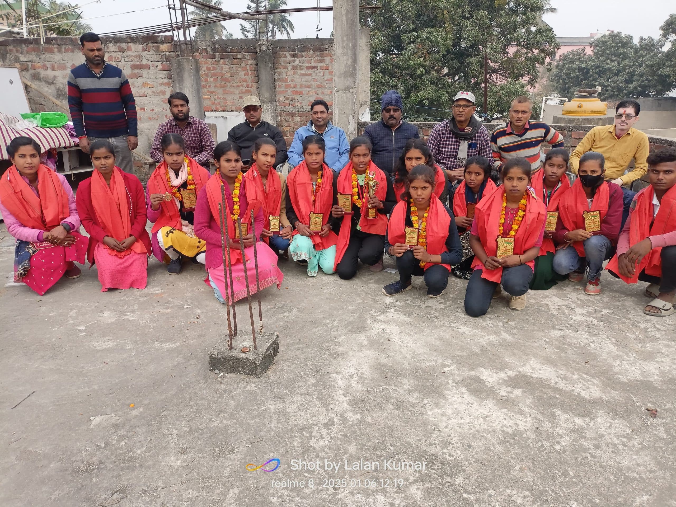 एकल विद्यालय द्वारा आयोजित प्रतियोगिता में बच्चों ने दिखाया अपना दम