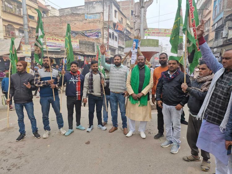 छात्र राजद ने सीएम का फूंका पुतला, बीपीएससी परीक्षा पुन: आयोजित करने की मांग