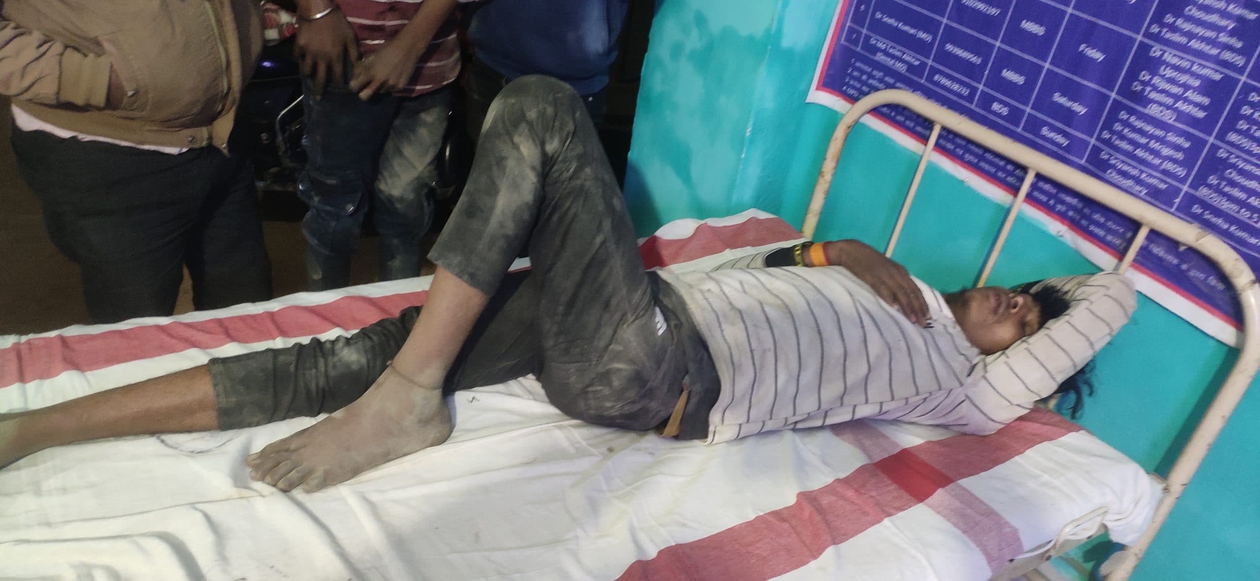 बाइक से गिरने से घायल युवक की हालत गंभीर, रेफर